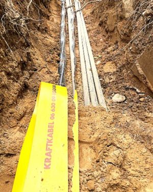 Ledningsschakt med högspänning, lågspänning och fiberslangar