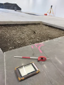 Utsättning verkstad i Jönköping utförs med en totalstation.