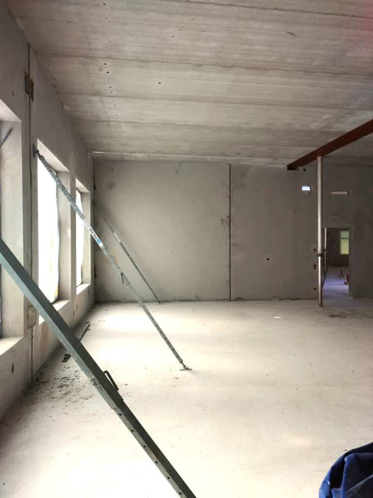 Monterade prefabväggar efter utsättning